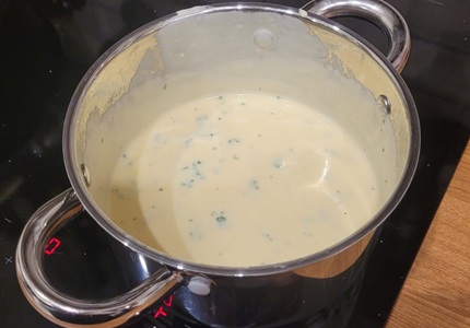 Date-night-zandri-blue-cheese-sauce